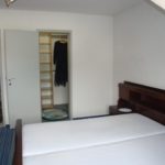 Schlafzimmer mit begehbarem S