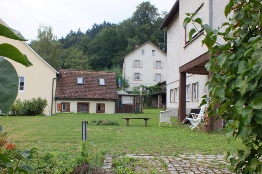 Hausrückseite m. Garten