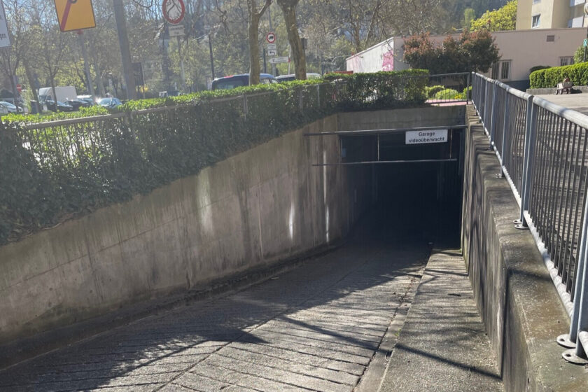 Tiefgarageneinfahrt