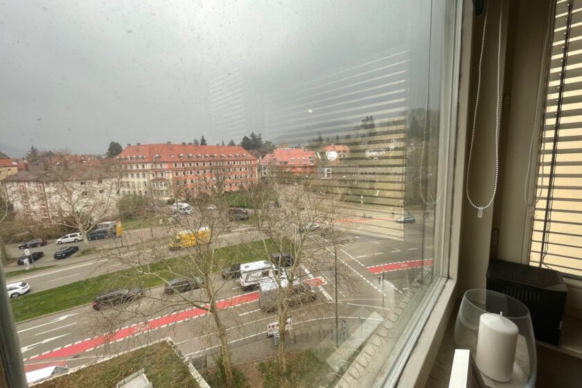 Blick aus dem Wohn- und Schlafzimmer