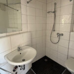 Badezimmer mit Dusche