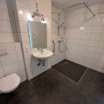 Badezimmer mit Dusche