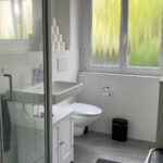 Badezimmer mit Dusche