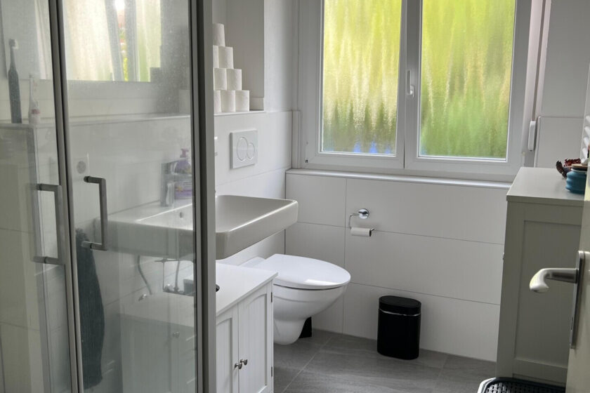Badezimmer mit Dusche